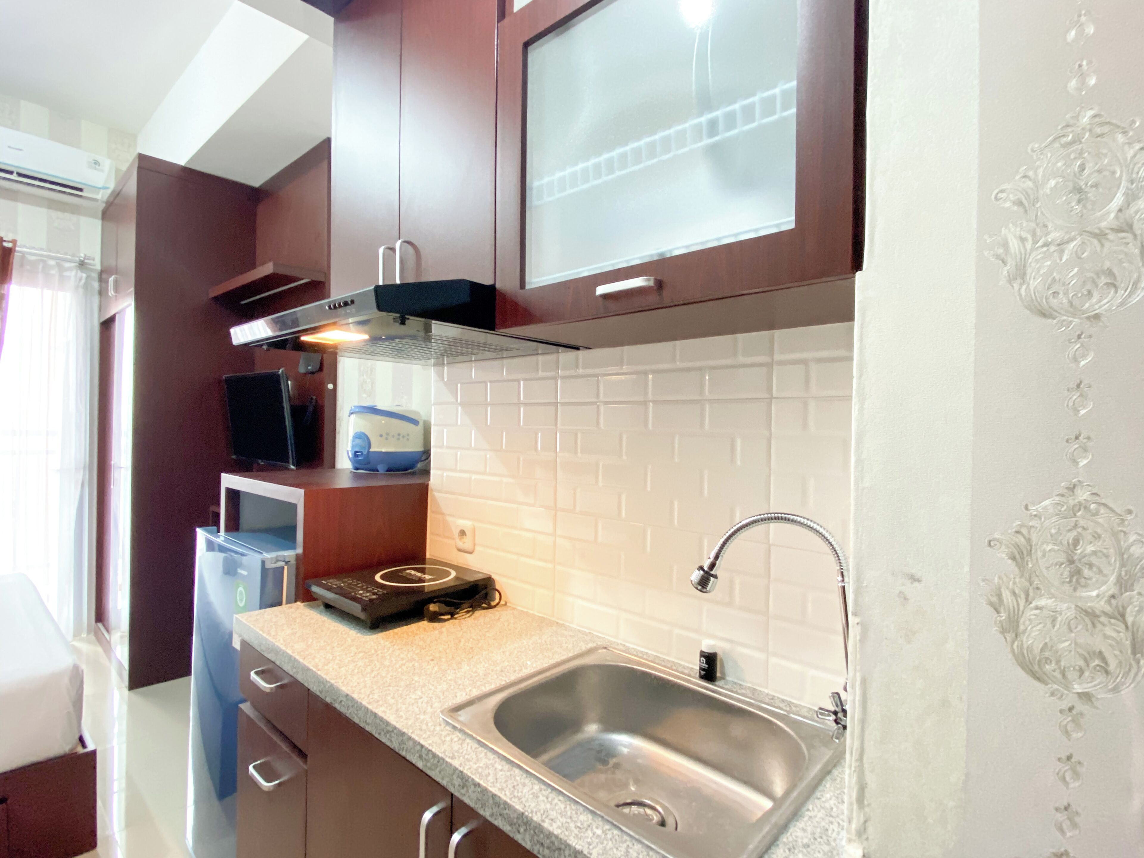 Studio Deluks | Dapur pribadi | Lemari es dan kompor