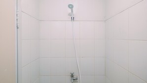 Bathroom - Homey And Tidy Studio Dramaga Apartment Near Ipb (Dramaga)