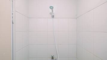 Estudi Deluxe | Bany | Dutxa i tovalloles