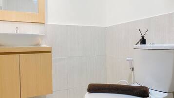 Deluxe-huoneisto | Kylpyhuone | Suihku, pyyhkeet