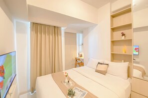 Deluxe Studio - Simply And Enjoy Living Studio At Tokyo Riverside Pik 2 Apartment (Teluknaga)