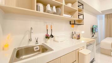 Deluxe-studiolejlighed | Privat køkken | Minikøleskab, kogeplade