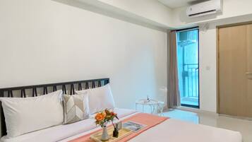 Deluxe Studio | Desk, free WiFi