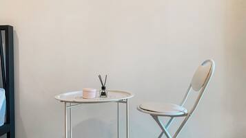 Deluxe Studio | Living area