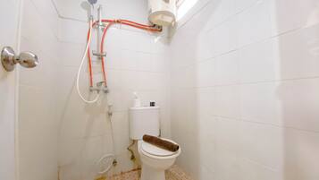 Deluxe-Apartment | Badezimmer | Dusche, Handtücher