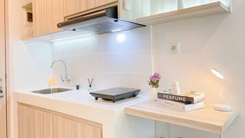 Frigobar, placa de cocina, tetera/pava eléctrica