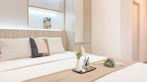 Deluxe Studio | Meja