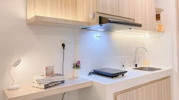 Estúdio luxo | Cozinha privada | Geladeira grande, cooktop, chaleira elétrica