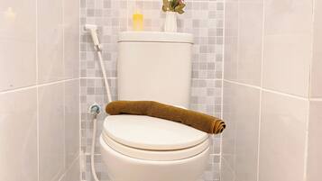 Deluxe Studio | Bathroom