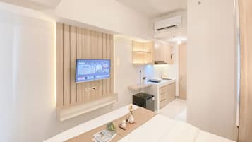 Deluxe Studio | Living area