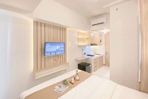 Deluxe Studio | Living area - Cozy Living Apartment Studio At Tokyo Riverside Pik 2 (Teluknaga)