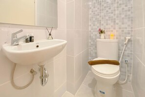 Studio Deluxe | Salle de bain | Douche, serviettes fournies
