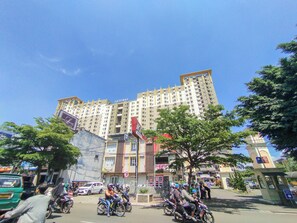 Exterior - The Nifty Nook 2Br At Gateway Ahmad Yani Cicadas Apartment (Bandung)