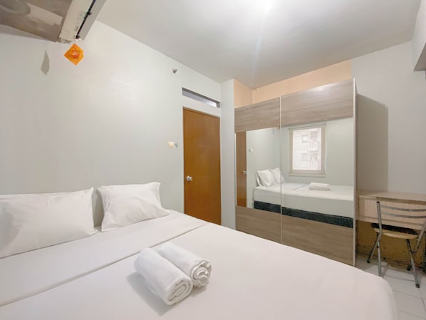 2 bedrooms, desk, free WiFi - The Nifty Nook 2Br At Gateway Ahmad Yani Cicadas Apartment (Bandung)