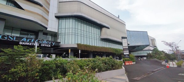 Exterior - Compact And Relaxing 1Br At Grand Sungkono Lagoon Apartment (Surabaya)