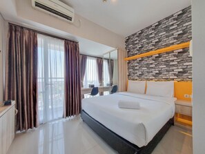 Deluxe Studio | Desk, free WiFi - Homey And Good Studio Taman Melati Sinduadi Apartment (Pogung Lor)