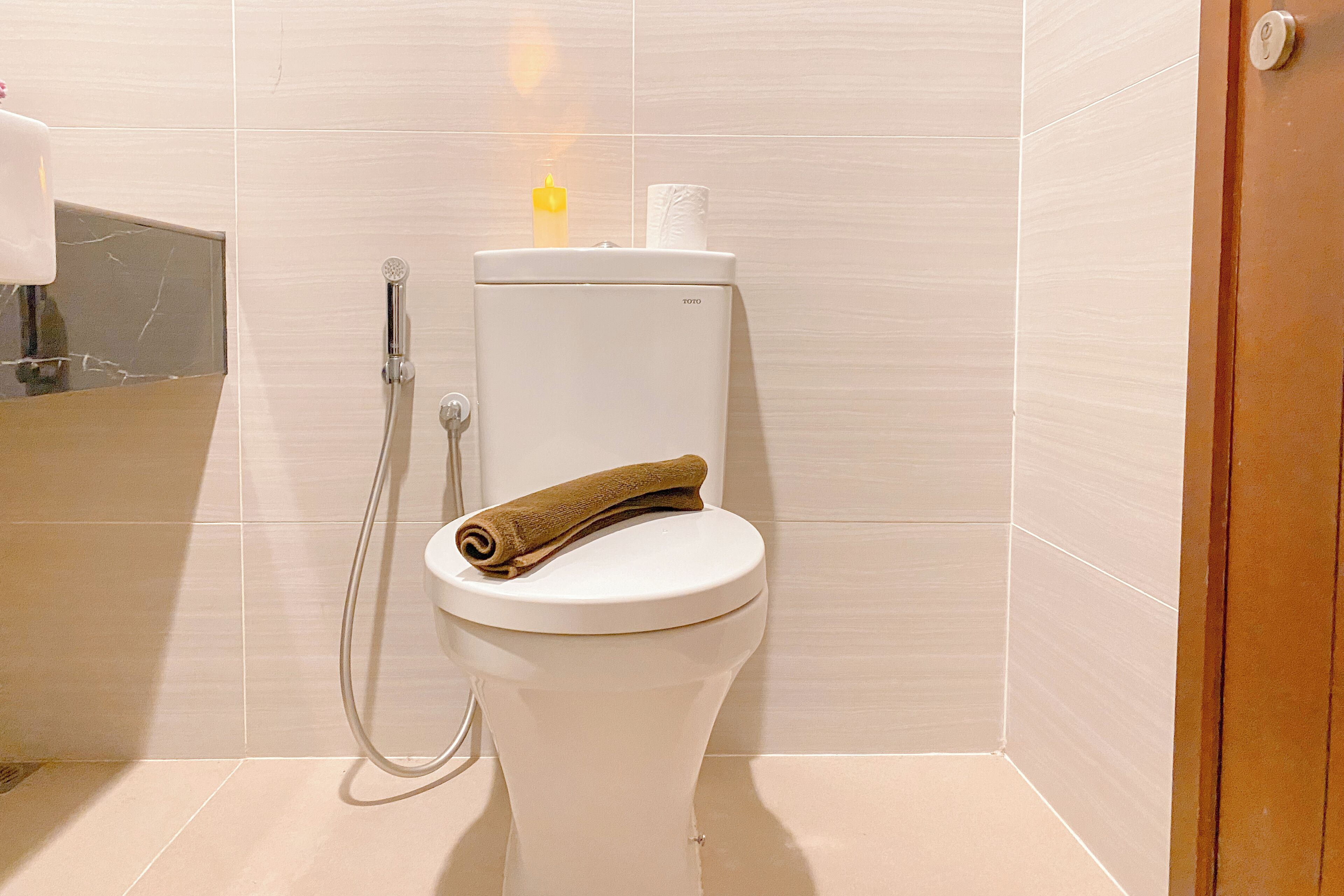 Deluxe Studio | Bathroom | Shower, towels