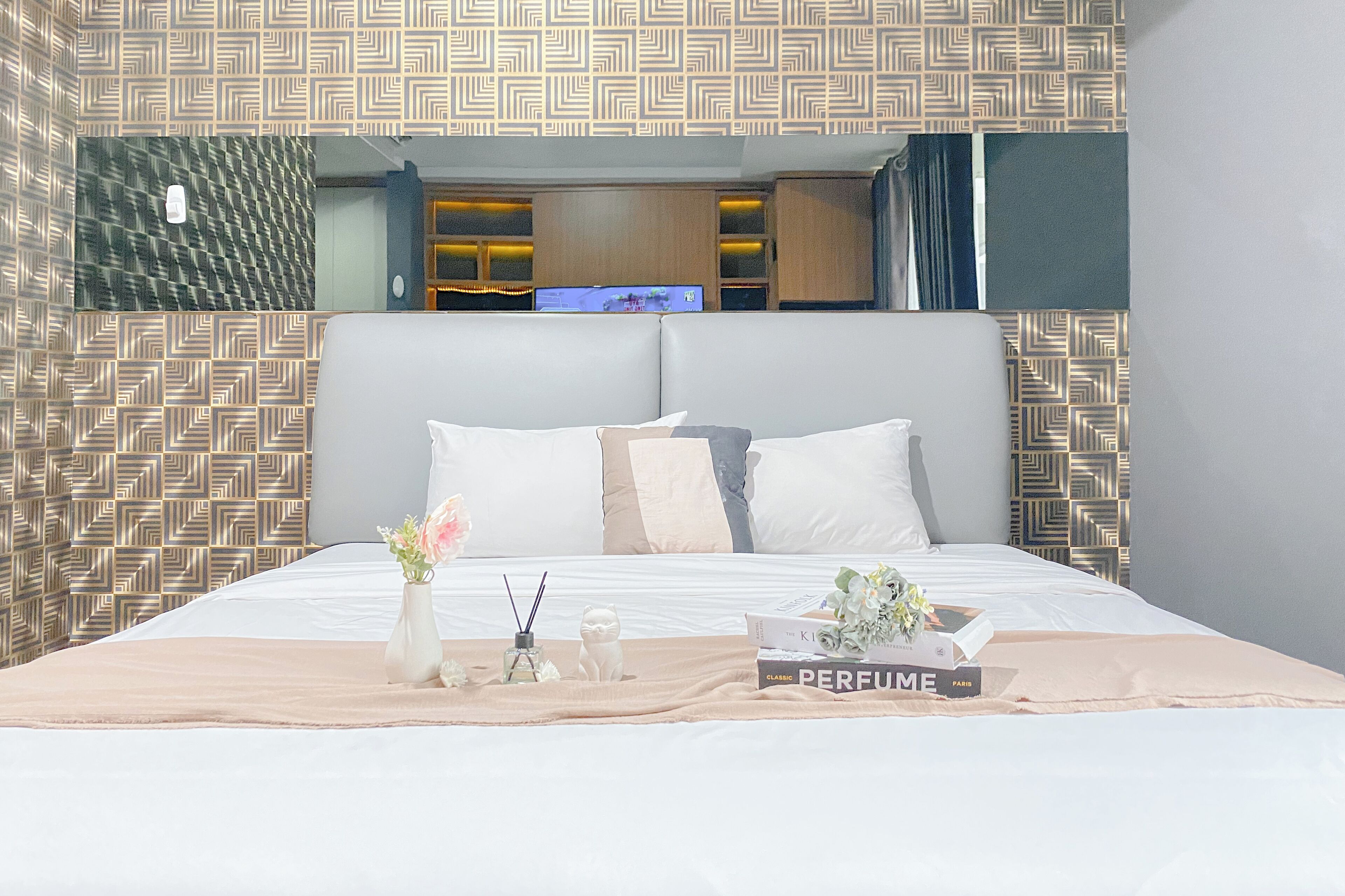 Deluxe Studio | Desk, free WiFi