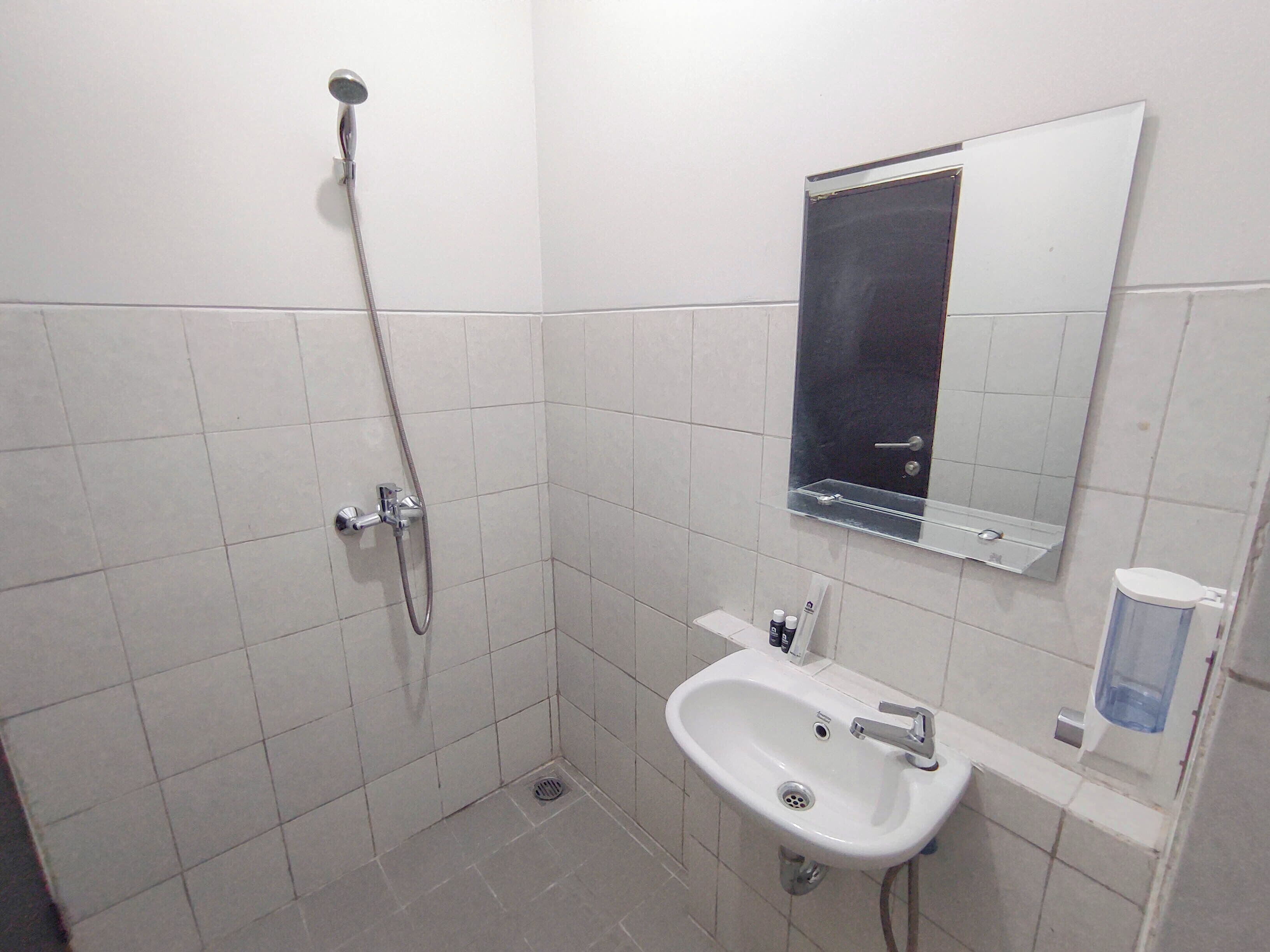 Deluxe Studio | Bathroom