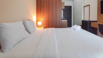 Deluxe Studio | Desk, free WiFi