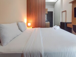 Deluxe Studio | Desk, free WiFi - Homey Studio With Easy Pool Access Apartment At Suncity Residence (Sidoarjo)