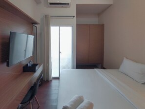 Interior - Homey Studio With Easy Pool Access Apartment At Suncity Residence (Sidoarjo)