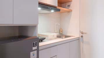 Estudio Deluxe | Cocina privada | Refrigerador y parrilla de estufa