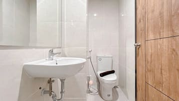 Deluxe Studio | Bathroom
