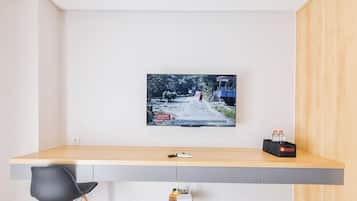 Deluxe Studio | Living area