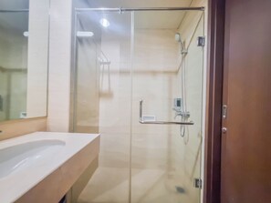Deluxe Apartment | Bathroom