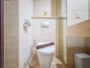 Deluxe Apartment | Bathroom | Shower, towels - Good Place And Homey 1Br At Uttara The Icon Apartment (Depok)