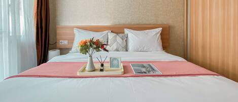 Deluxe Studio | Desk, free WiFi