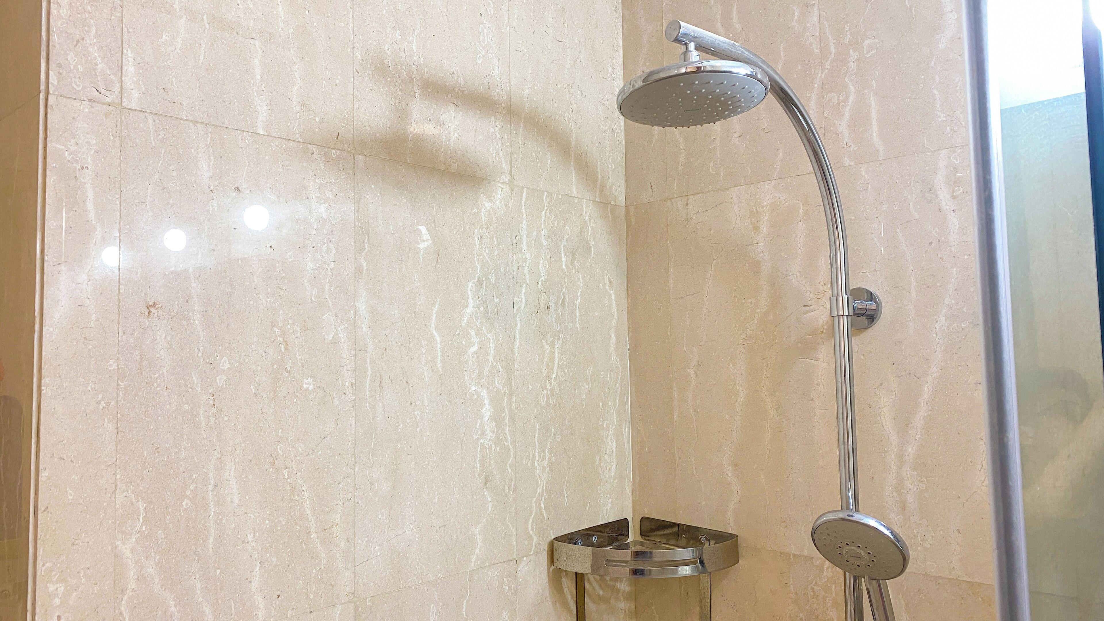 Deluxe Apartment | Bathroom | Shower, towels