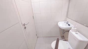 Estudio Deluxe | Baño | Ducha y toallas