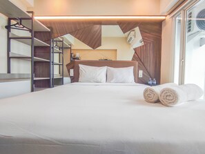 Deluxe Studio | Desk, free WiFi - Simple And Restful Studio At Tanglin Supermall Mansion Apartment (Surabaya)