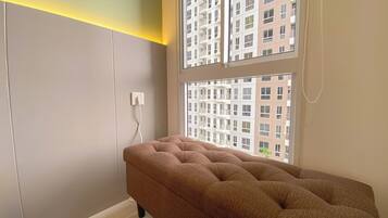 Deluxe Studio | Desk, free WiFi