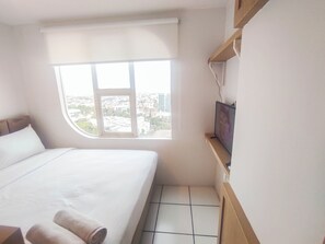 Desk, free WiFi - Modern And Comfy Studio (No Kitchen) At The City Square Apartment (Surabaya)