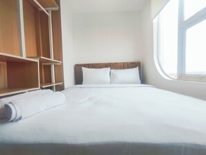 Desk, free WiFi - Modern And Comfy Studio (No Kitchen) At The City Square Apartment (Surabaya)