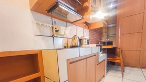 Deluxe Studio | Private kitchen - Modern And Comfy Studio (No Kitchen) At The City Square Apartment (Surabaya)