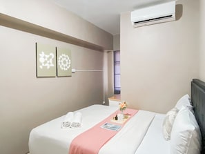 2 bedrooms, desk, free WiFi - Comfy And Well Furnished 2Br Springlake Summarecon Bekasi Apartment (Bekasi)