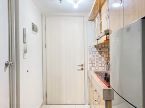 Deluxe-studiolejlighed | Privat køkken | Køleskab/fryser i fuld størrelse, kogeplade