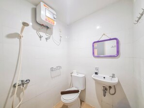 Deluxe Studio | Bathroom - Comfy And Homey Studio At Vivo Apartment (Depok)