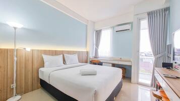 Deluxe Studio | Desk, free WiFi
