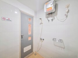 Estudio Deluxe | Baño | Ducha y toallas