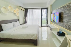 Interior - The Modern Studio Room At Beverly Dago Apartment (Bandung)