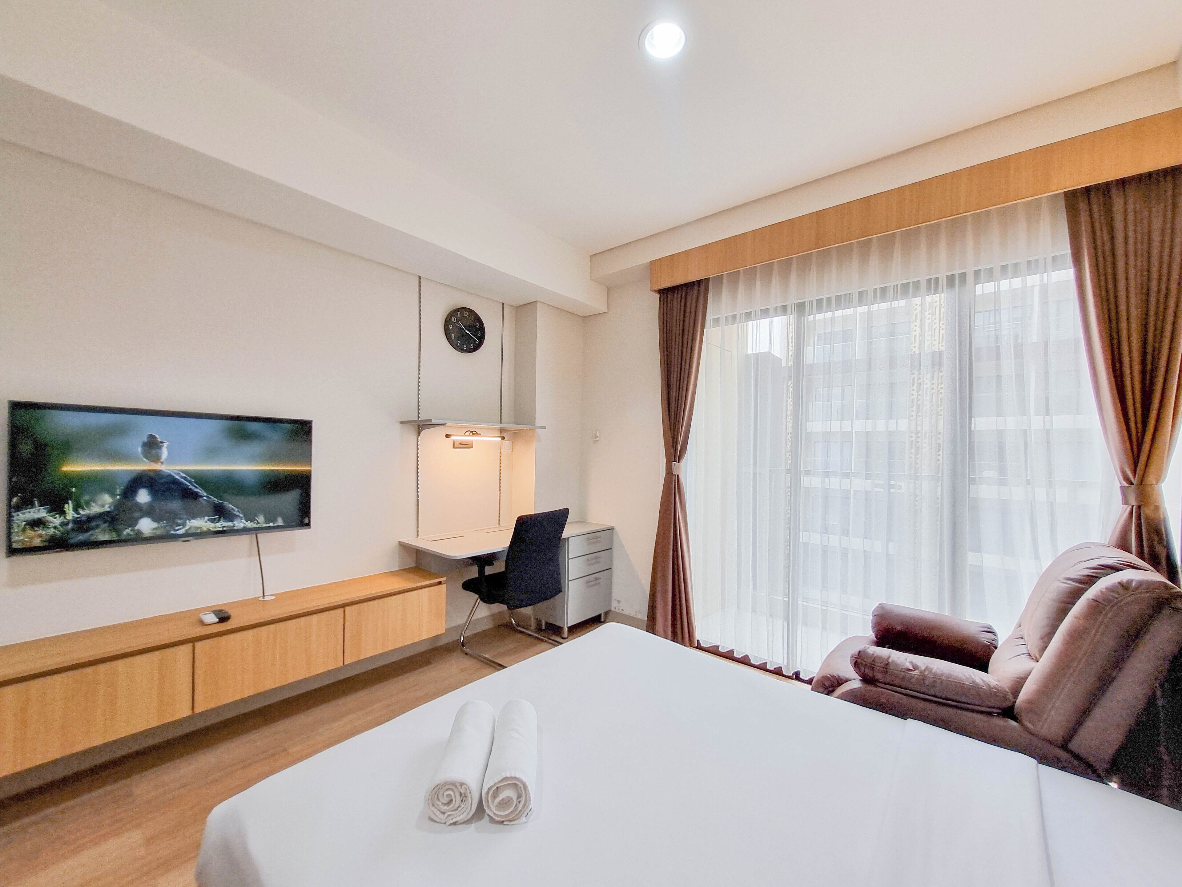 Deluxe Studio | Desk, free WiFi