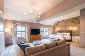 5 slaapkamers, een strijkplank/strijkijzer, gratis wifi, beddengoed