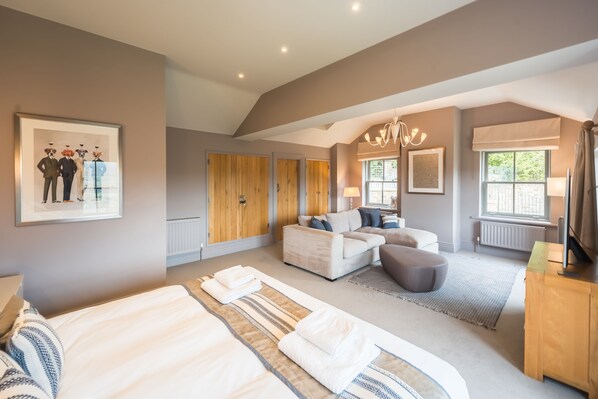 5 bedrooms, iron/ironing board, free WiFi, bed sheets - The Beeches - Luxury home in the Peak District (Darley Dale)