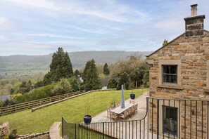 Outdoor dining - The Beeches - Luxury home in the Peak District (Darley Dale)
