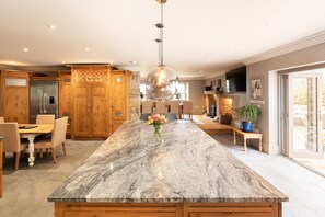 Dining - The Beeches - Luxury home in the Peak District (Darley Dale)